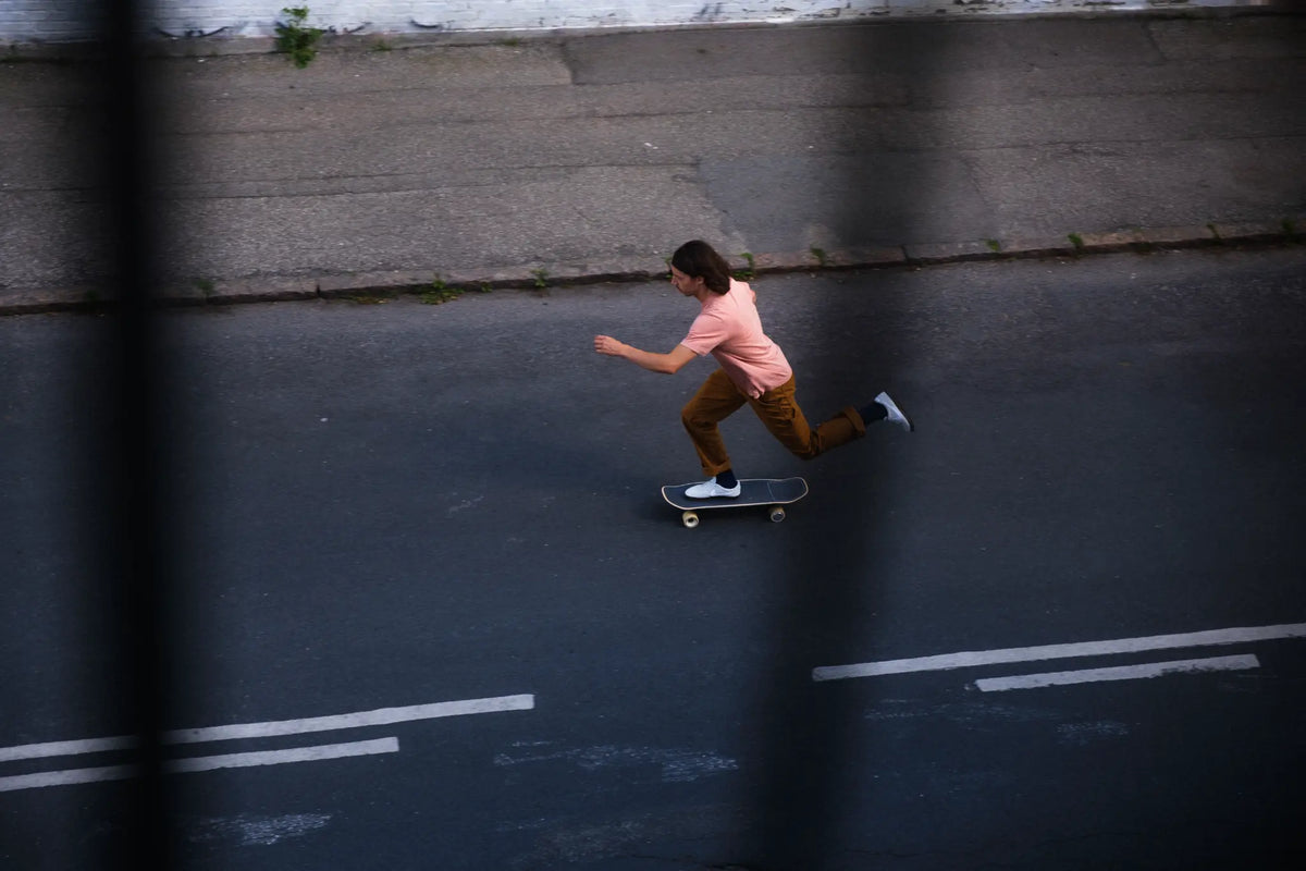 Liquid Skateboard ライダーの足元